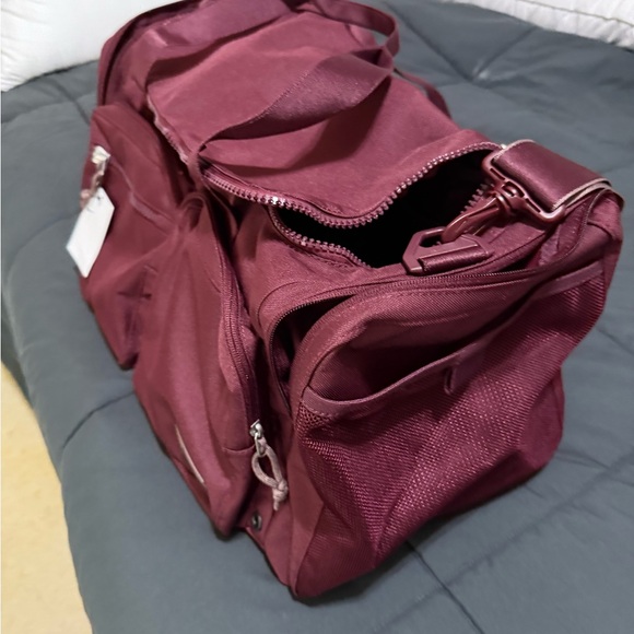 Nike Men's Utility Power Training Burgundy gym Bag luggage elite - brand new - Picture 2 of 4
